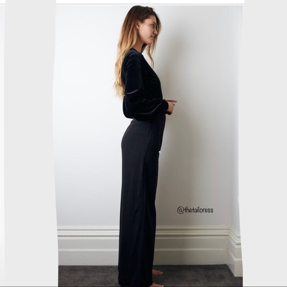 Bardot Bryony Balloon Sleeve Velvet Bodysuit black - Picture 2 of 16